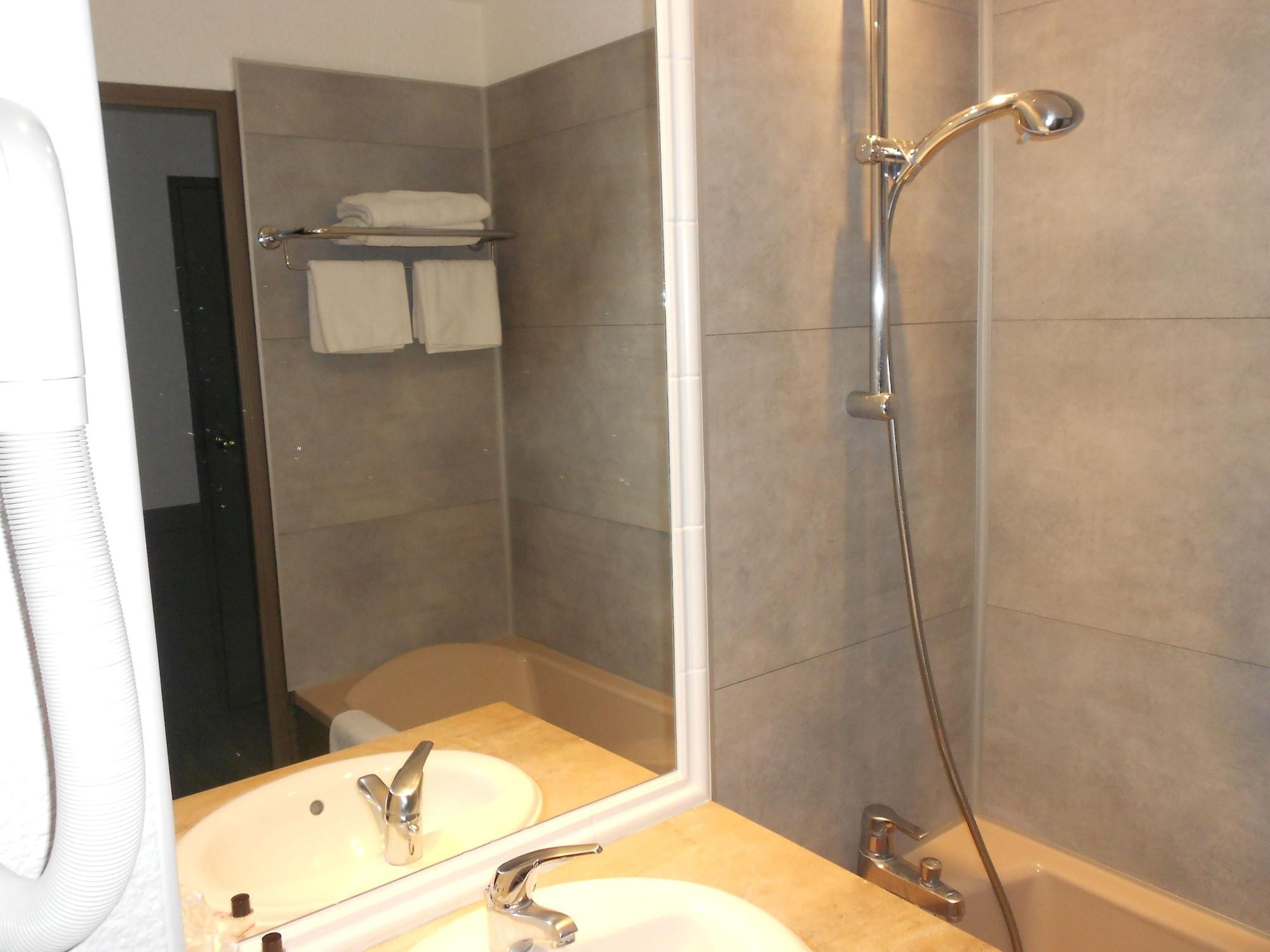 Hotel Le M & 3*
